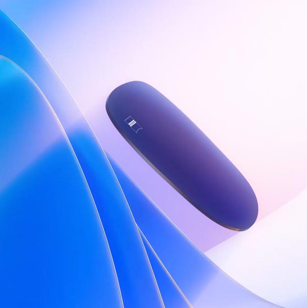 3D CGI ilustrácia tónovanej šošovky plávajúcej smerom k svetelnému zdroju, účinne blokujúcej škodlivé UV lúče.