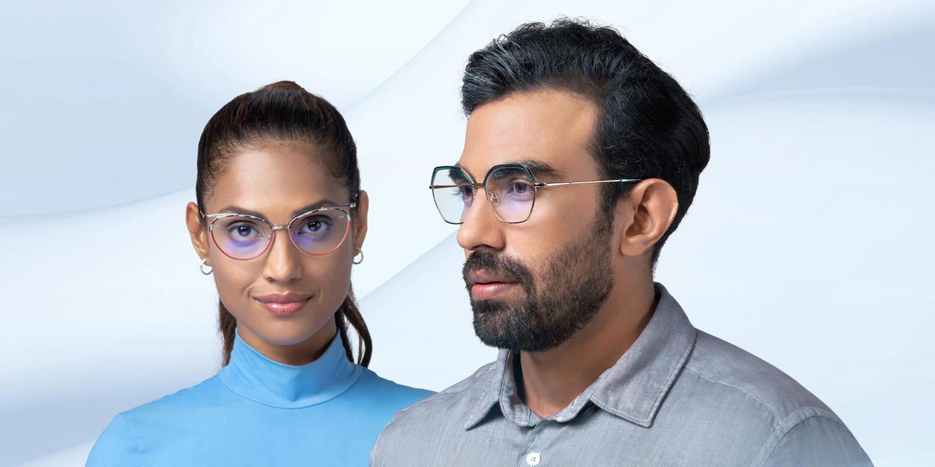Ženy stredného veku a muž so šošovkami ZEISS Progressive Light 2.